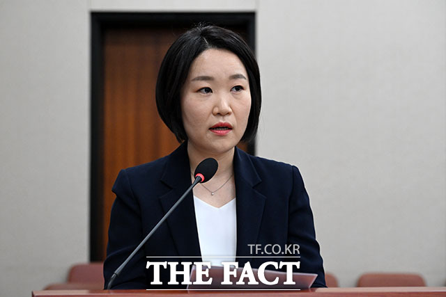 이소영 중소벤처기업부 장관 후보자가 15일 오전 서울 여의도 국회에서 열린 인사청문회에 참석해 모두발언을 하고 있다. /국회=서예원 기자