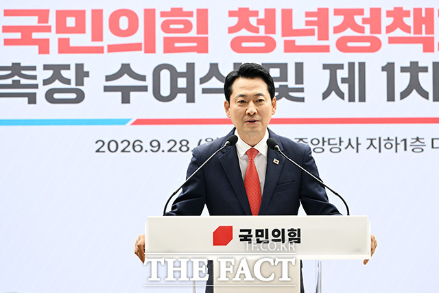 청년정책기획단 위촉장 수여식 및 제1차 전체회의에서 인사말 하는 장 대표.