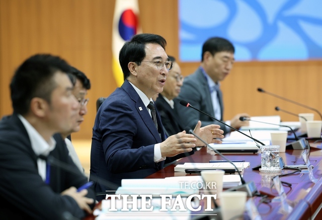 박수현 충남도지사가 28일 충남도청 대회의실에서 열린 실국별 AI과제 발굴 보고회에서 발언하고 있다. /충남도