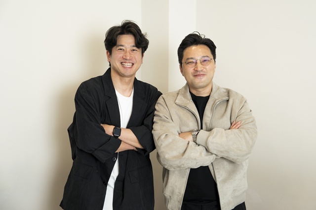 윤기영 작가(왼쪽)와 민준기 감독이 <더팩트>와 만나 ENA 월화드라마 '신병4:사보타주' 종영 기념 인터뷰를 진행했다. /KT스튜디오지니