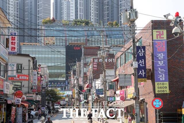 용인시가 2027년 전선 지중화 사업을 추진하는 용인중앙시장 일원. /용인시