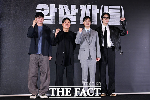 허진호 감독, 배우 유해진 박해일 이민호(왼쪽부터)가 의기투합한 영화 '암살자(들)'이 추석 연휴 관객들의 마음을 사로잡았다. 사진은 지난 8일 오후 서울 강남구 메가박스 코엑스에서 열린 '암살자(들)' 언론시사회 및 기자간담회에 참석한 모습. /서예원 기자