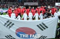  애국가 제창하는 축구 대표팀 [포토]