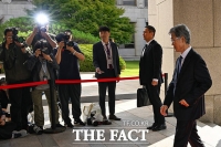  '사퇴 압박' 속 출근하는 조희대 대법원장 [포토]