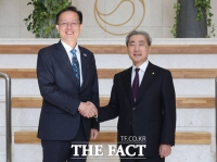  이형일·신현송 첫 회동…