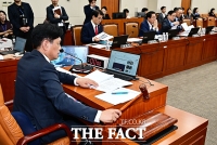  안건 상정하는 조승래 재경위원장 [포토]