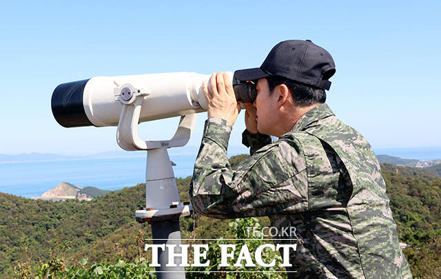 장동혁 국민의힘 대표가 29일 인천 백령도 해병대 제 6여단을 방문해 장병들을 격려하고 있다. /국회사진기자단