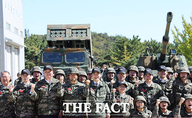 장동혁 국민의힘 대표가 29일 인천 백령도 해병대 제 6여단을 방문해 장병들을 격려하고 있다. /국회사진기자단