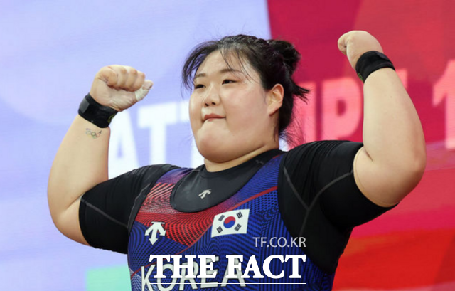 29일 오후(현지 시간) 일본 아이치현 나고야시 중소기업진흥회관에서 열린 2026 아이치·나고야 아시안게임 역도 여자 86kg 이상급 결선, 한국 박혜정이 인상 133kg에 성공한 뒤 기뻐하고 있다. /뉴시스