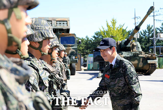 장동혁 국민의힘 대표가 29일 인천 백령도 해병대 제 6여단을 방문해 장병들을 격려하고 있다. /국회사진기자단