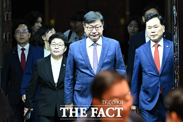 의원총회에서 모두발언하는 정점식 국민의힘 원내대표.