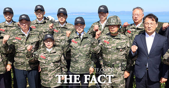 장동혁 국민의힘 대표가 29일 인천 백령도 해병대 제 6여단을 방문해 장병들을 격려하고 있다. /국회사진기자단