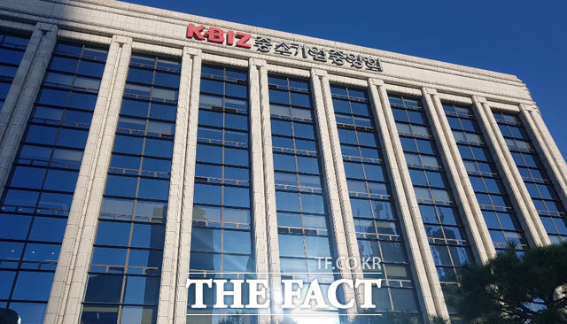 중소기업중앙회가 발표한 2026년 10월 중소기업 경기전망조사 결과에서 10월 업황전망 중소기업건강도지수(SBHI)는 83.3로 전월 대비 1.5포인트 하락했다. /더팩트 DB
