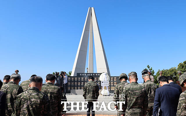 장동혁 국민의힘 대표가 29일 인천 백령도 해병대 제 6여단을 방문해 점심식사 전 장병들을 독려하고 있다. /국회사진기자단
