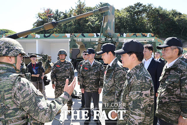 장동혁 국민의힘 대표가 29일 인천 백령도 해병대 제 6여단을 방문해 장병들을 격려하고 있다. /국회사진기자단