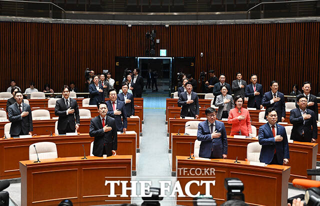 의원총회에서 모두발언하는 정점식 국민의힘 원내대표.