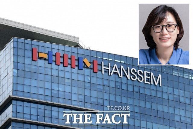 한샘이 사모펀드 IMM프라이빗에쿼티(PE) 체제로 전환되며 13분기 연속 흑자를 이어가고 있으나, 매출에서는 지속적인 감소세를 그리고 있다. 오른쪽 작은 사진은 김유진 한샘 대표. /더팩트 DB, 한샘