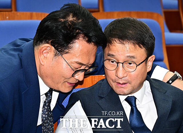 한병도 더불어민주당 원내대표가 29일 오후 서울 여의도 국회에서 열린 의원총회에 참석해 모두발언을 하고 있다. /국회=배정한 기자