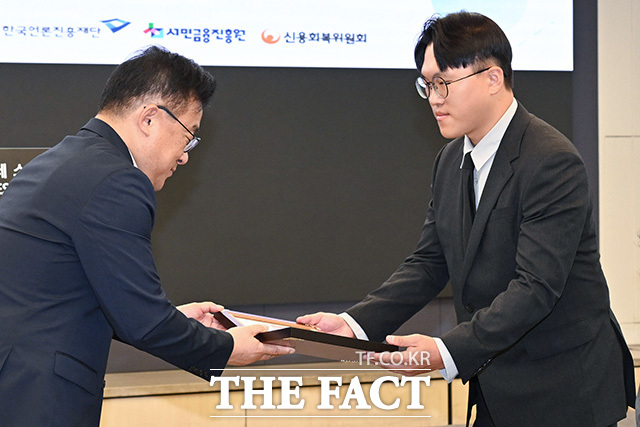 박헌우 기자가 소감을 말하고 있다.