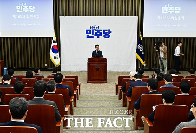 한병도 더불어민주당 원내대표가 29일 오후 서울 여의도 국회에서 열린 의원총회에 참석해 모두발언을 하고 있다. /국회=배정한 기자
