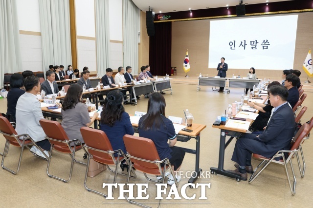 광양시와 광양교육지원청이 28일 광양시청 시민홀에서 교육혁신선도지역 지정을 위한 업무협약을 체결했다. 박성현 광양시장이 인사말을 하고 있다. /광양시