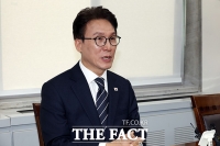  지지율 주춤에 내부 쓴소리까지…시험대 오른 '김민석 리더십'