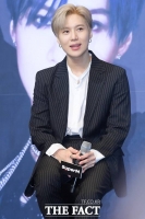  태민, 공연 2주 남기고 북미 투어 연기 