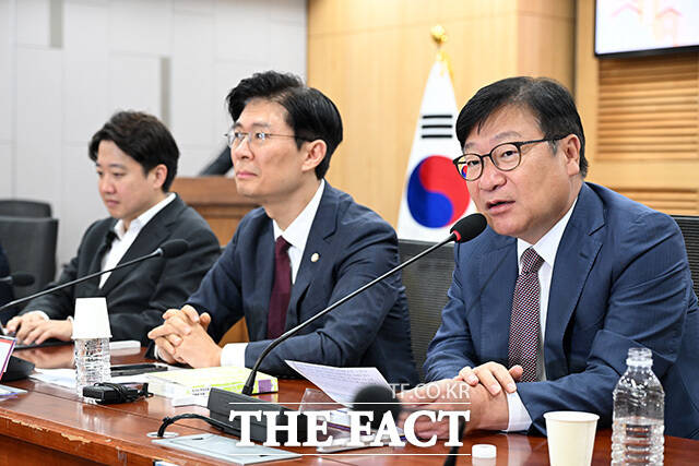수도권 주거혁신포럼에서 기념촬영하는 참석자들.