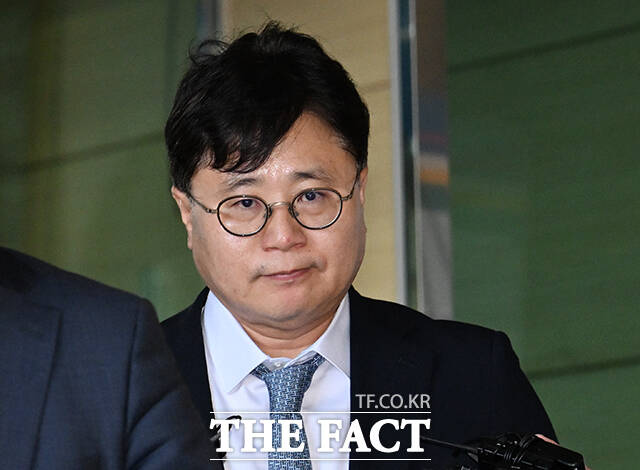 법무부 장관 후보자로 지명됐다 자진 사퇴한 김승원 더불어민주당 의원의 '식약처 로비 의혹'에 연루된 제넨셀 창업주 강세찬 씨가 항소심에서 징역 4년을 선고받고 법정구속 됐다. /박헌우 기자