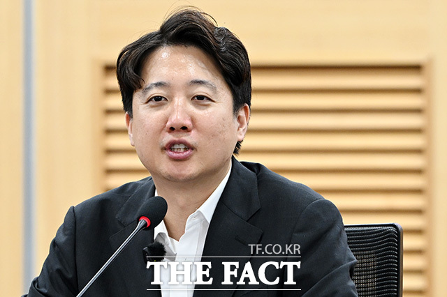 수도권 주거혁신포럼에서 기념촬영하는 참석자들.