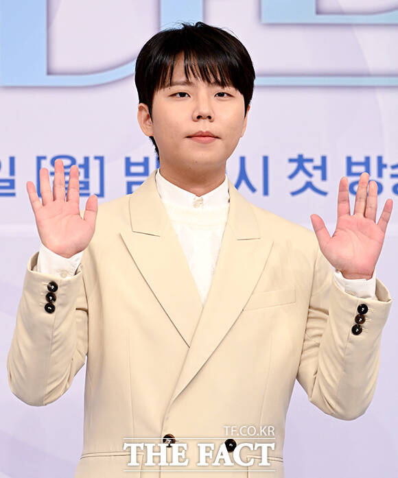 방송인 주우재, 가수 정재형, 방송인 박경림, 배우 차태현, 배우 문근영, 가수 정승환, 로이킴(왼쪽부터)이 30일 오전 서울 양천구 SBS에서 열린 SBS 오디션 프로그램 '우리들의 발라드2' 제작발표회에 참석해 포즈를 취하고 있다. /박상민 기자