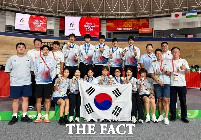 한국 사이클 대표팀이 2026 아이치·나고야 아시안게임 사이클 트랙 남녀 단체 추발에서 동반 동메달을 달성했다. /대한사이클연맹