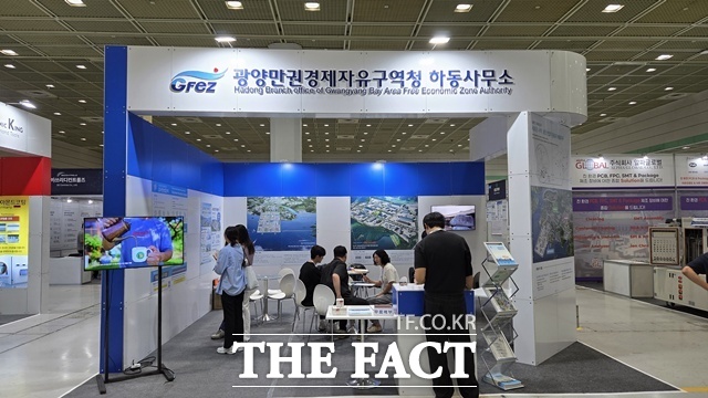 광양만권경제자유구역청 하동사무소가 서울 코엑스에서 첨단소재 기업을 대상으로 하동지구 투자 유치에 나선다. /경남도