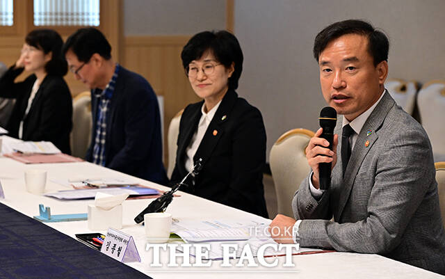 김종철 방송미디어통신위원장이 지난 6월 9일 오전 서울 종로구 정부서울청사에서 열린 범정부 디지털성범죄 대응 협의체 킥오프 회의에 참석해 모두발언을 하고 있다. /임영무 기자