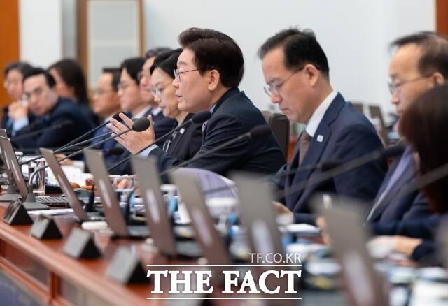 이재명 대통령이 29일 청와대에서 주재한 제42회 국무회의에서 발언하고 있다. /청와대
