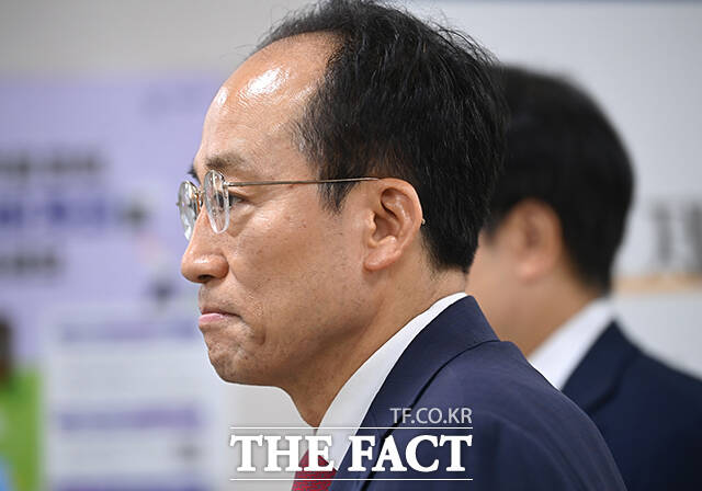 12·3 비상계엄 당시 국회의 계엄 해제 표결을 방해한 혐의로 기소된 추경호 대구시장이 30일 오전 서울 서초구 서울중앙지방법원에서 열린 1심 결심공판에 출석하고 있다. /임영무 기자