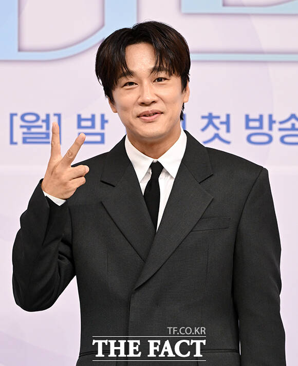 방송인 주우재, 가수 정재형, 방송인 박경림, 배우 차태현, 배우 문근영, 가수 정승환, 로이킴(왼쪽부터)이 30일 오전 서울 양천구 SBS에서 열린 SBS 오디션 프로그램 '우리들의 발라드2' 제작발표회에 참석해 포즈를 취하고 있다. /박상민 기자