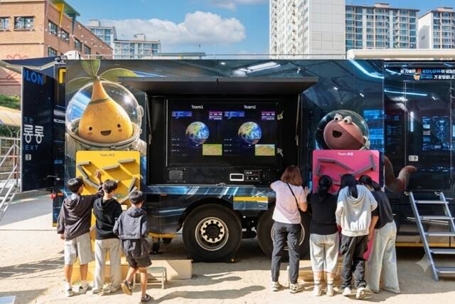 지난 29일 경기 부천 일신초등학교에서 코오롱의 '찾아가는 에코 롱롱 투 더 넥스트'가 진행되고 있다. /코오롱