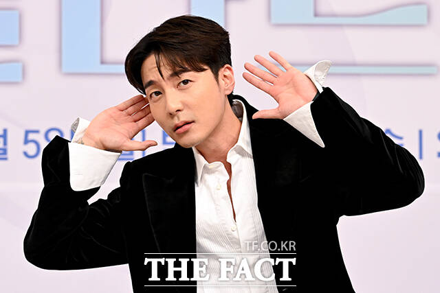 방송인 주우재, 가수 정재형, 방송인 박경림, 배우 차태현, 배우 문근영, 가수 정승환, 로이킴(왼쪽부터)이 30일 오전 서울 양천구 SBS에서 열린 SBS 오디션 프로그램 '우리들의 발라드2' 제작발표회에 참석해 포즈를 취하고 있다. /박상민 기자