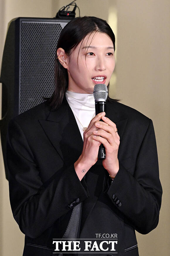 전 배구선수 김연경이 MBC 새 예능프로그램 '신인감독 김연경' 시즌2를 통해 경력 감독으로서 한층 성장한 모습을 보여줄 예정이다. 사진은 지난해 12월 29일 서울 마포구 MBC 미디어센터에서 열린 '2025 MBC 방송연예대상' 레드카펫에 참석한 모습. /서예원 기자