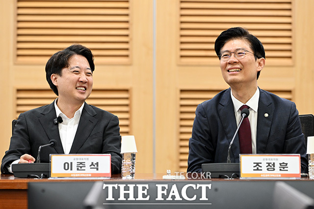 수도권 주거혁신포럼에서 기념촬영하는 참석자들.