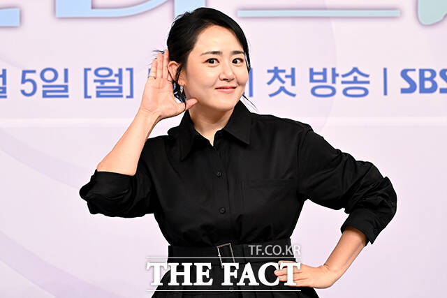 배우 문근영이 30일 오전 서울 양천구 SBS에서 열린 SBS 오디션 프로그램 '우리들의 발라드2' 제작발표회에 참석해 포즈를 취하고 있다. /박상민 기자