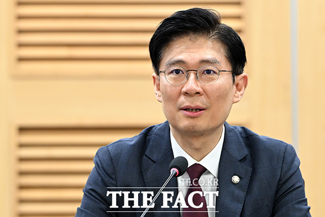 수도권 주거혁신포럼에서 기념촬영하는 참석자들.