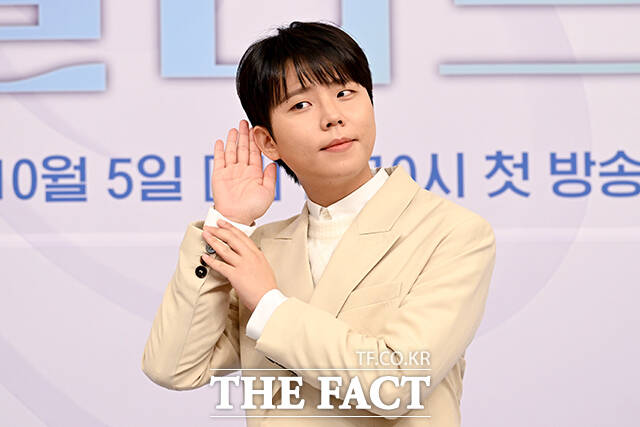 방송인 주우재, 가수 정재형, 방송인 박경림, 배우 차태현, 배우 문근영, 가수 정승환, 로이킴(왼쪽부터)이 30일 오전 서울 양천구 SBS에서 열린 SBS 오디션 프로그램 '우리들의 발라드2' 제작발표회에 참석해 포즈를 취하고 있다. /박상민 기자