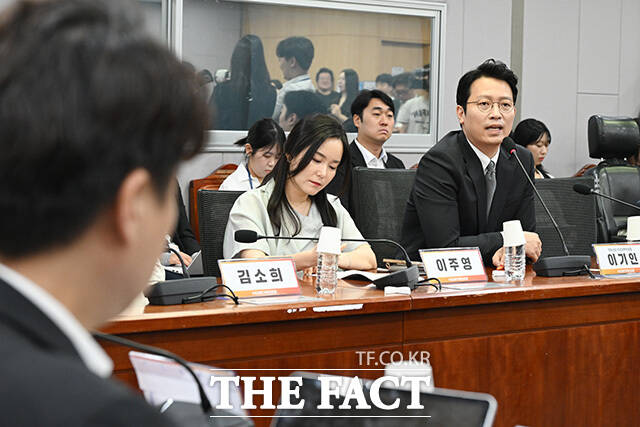 수도권 주거혁신포럼에서 기념촬영하는 참석자들.
