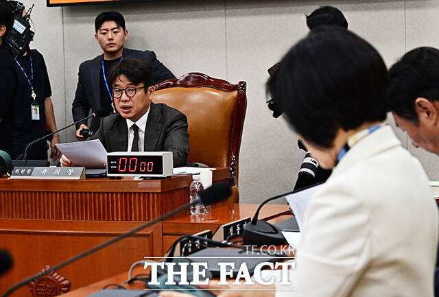 유의동 국토위원장이 30일 오전 서울 여의도 국회에서 열린 국토교통위원회 전체회의에 참석해 안건을 상정하고 있다. /국회=배정한 기자