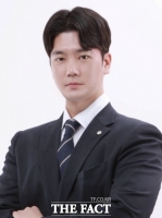  현역 의원 둘 제친 이용석 노무사…민주당 대전시당 청년위원장 '이변'