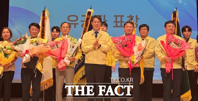 전남광주특별시는 1일 화순 하니움문화스포츠센터에서 민방위대 창설 51주년 기념식을 갖고 시민안전 대응 역량과 협력 의지를 다졌다./ 전남광주시