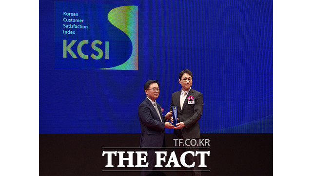 빗썸이 한국능률협회컨설팅(KMAC) 주관 '2026년 한국산업의 고객만족도(KCSI)' 조사에서 가상자산거래소 부문 1위에 선정되며 2년 연속 수상했다. /빗썸