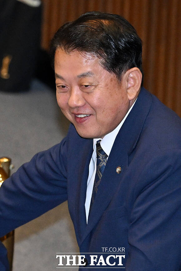 국방정책특별보좌관에 위촉된 김병주 더불어민주당 의원.